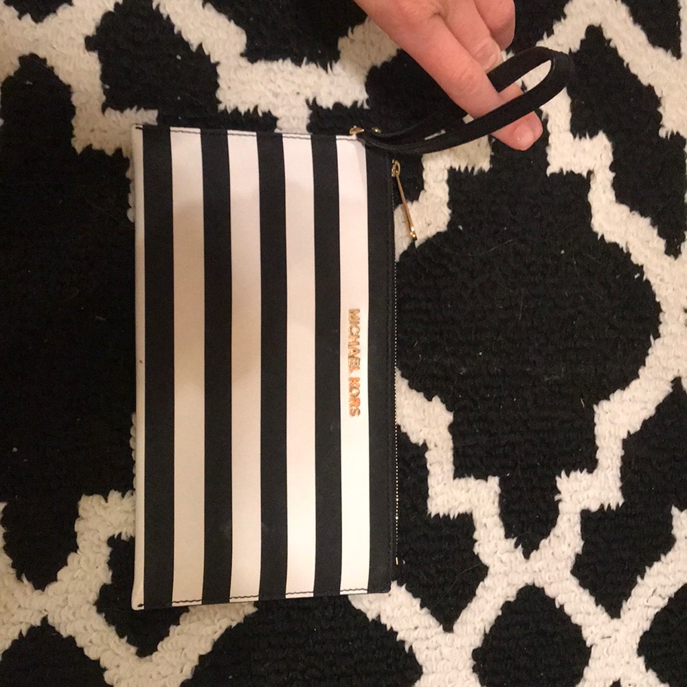 Michael kors wristlet with credit card slots